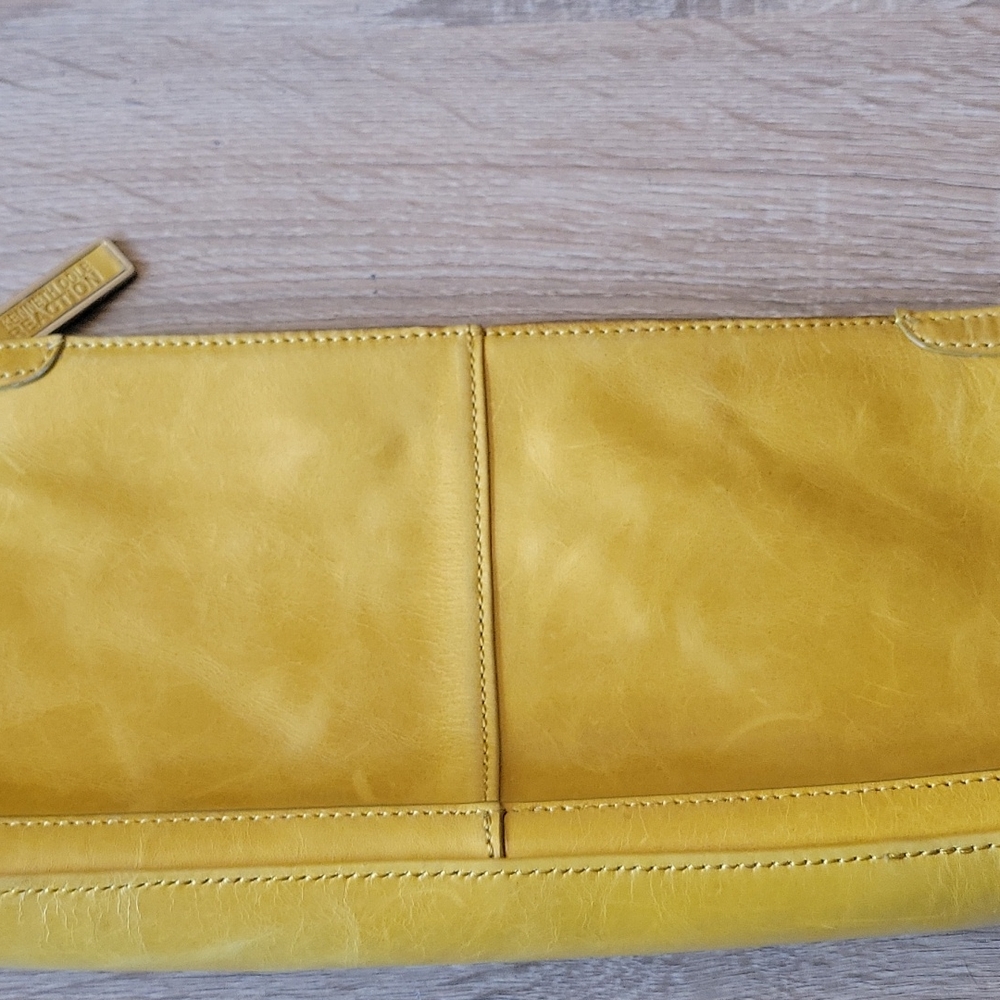 Kenneth Cole leather wristlet